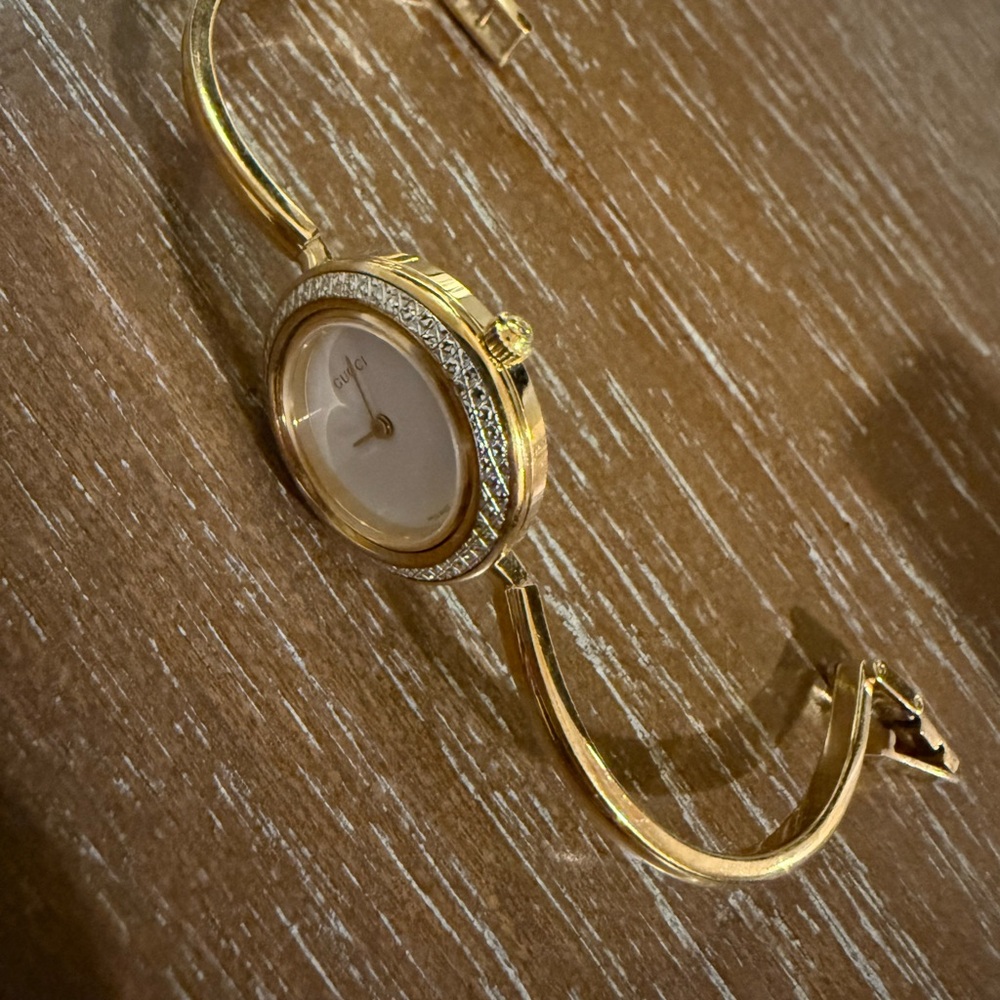 Gucci Women's Gold Watch with Colorful Bezels - Picture 4 of 16